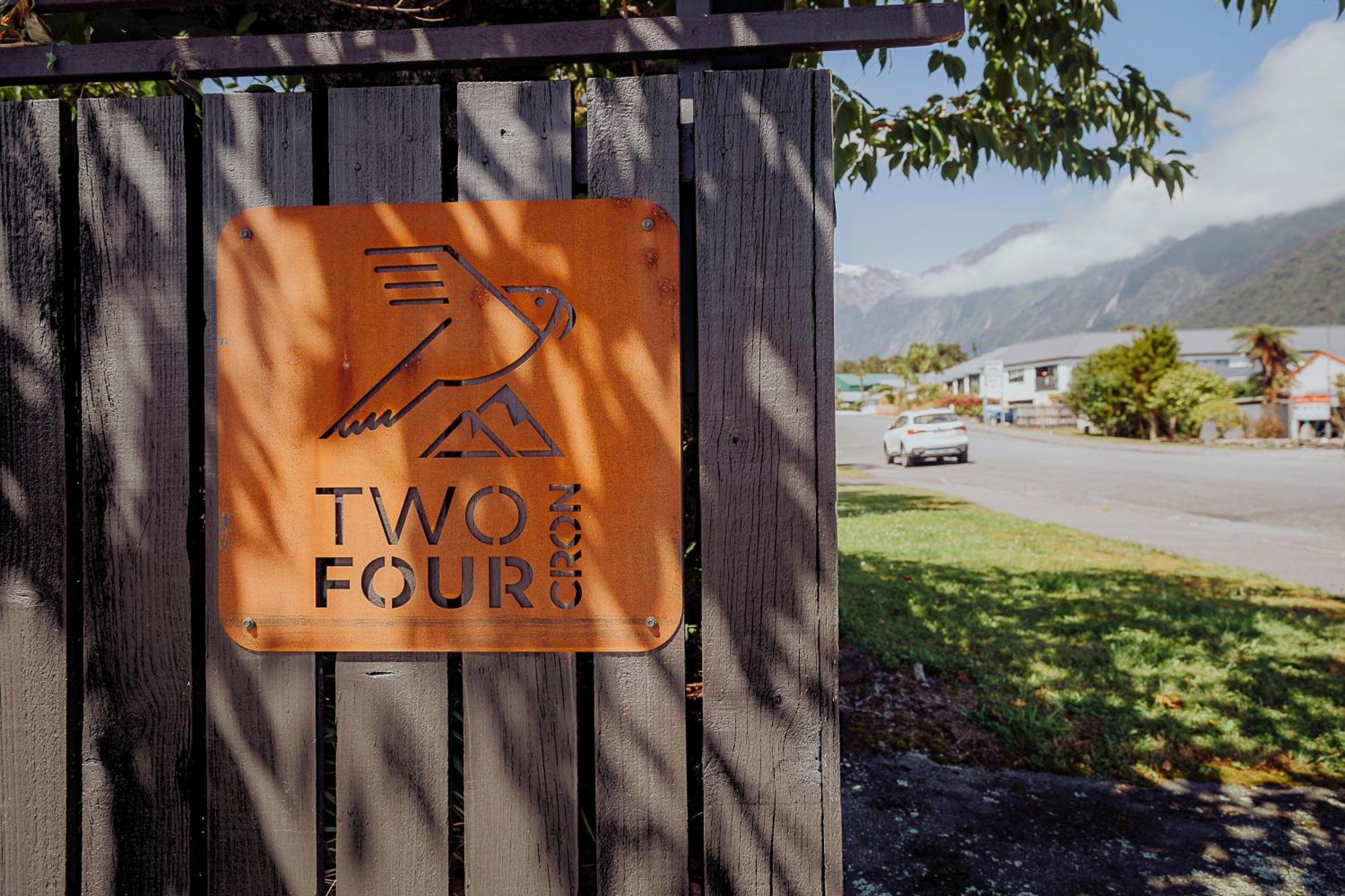 Two Four Cron Franz Josef Βίλα Εξωτερικό φωτογραφία